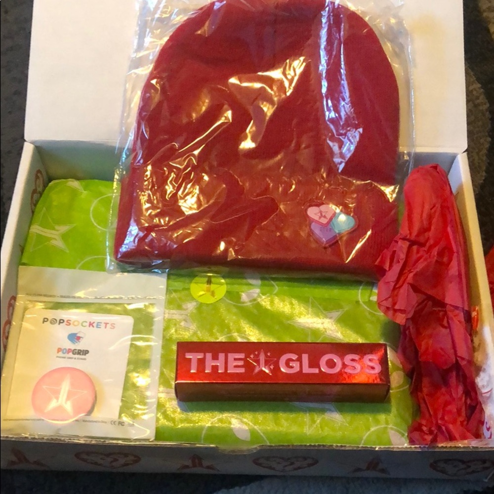 Jeffree Star Valentine’s Day mystery box